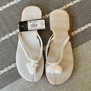 White braided Roxy flip flops sandals